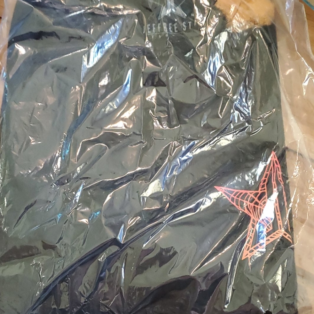 Jeffree Star XL T-shirt from Mystery Box